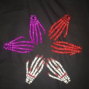 Skeleton hand clips